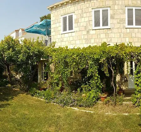 Casa de hóspedes Vjera 2*