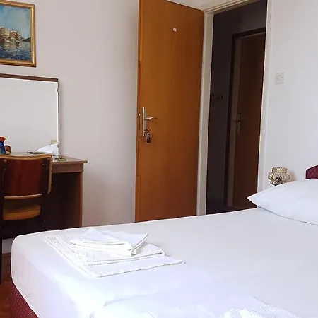 Casa de hóspedes Vjera 2*